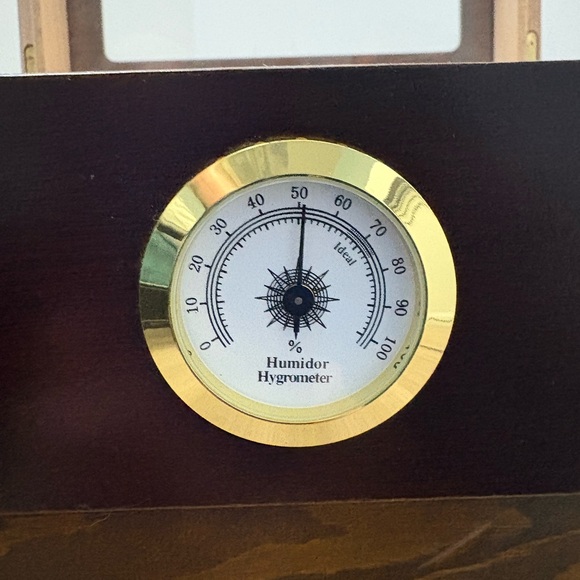 Humidor supreme Mahogany Supreme wood box with glass top, 50 cigar capacity - Picture 3 of 5